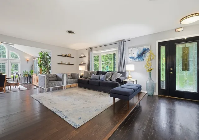 Photo 4 of Sale Pending at 25 Old Elmdale Rd, Uxbridge, MA 01569 | MLS# 73567727 | Listing updated on 2026-10-07