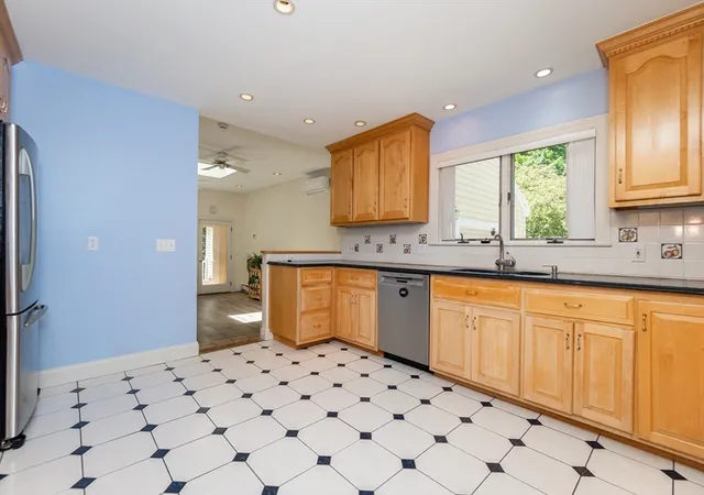 4th image of 133 Concord Rd, Sudbury, MA 01776 | MLS# 73537954