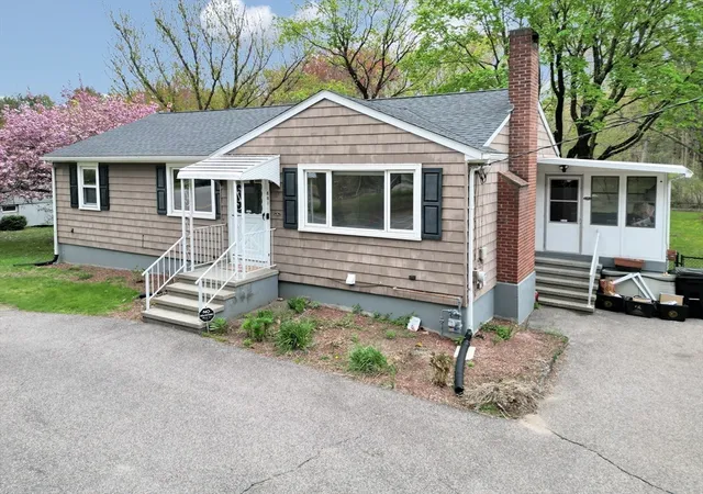 Homes for sale in Stoughton, MA | 881 Pleasant St, Stoughton, MA 02072 | MLS# 73517775