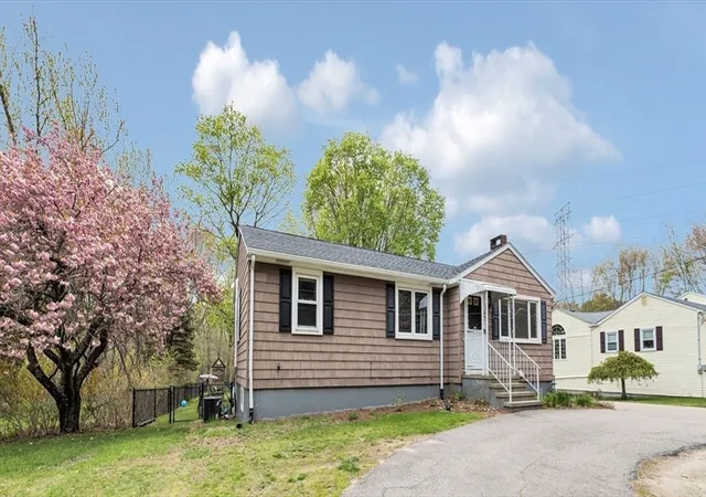 Homes for sale in Stoughton, MA | 881 Pleasant St, Stoughton, MA 02072 | MLS# 73517775