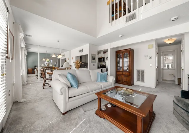 3rd image of 432 Humphrey St, Swampscott, MA 01907