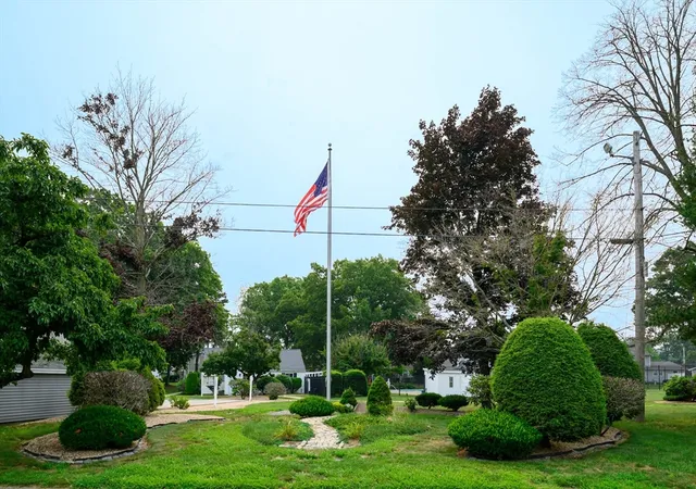 2nd image of 54 Meadowlark Ln, Chicopee, MA 01022