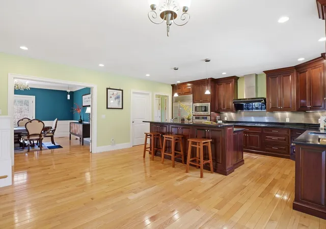 5th image of 50 Yorkshire Rd, Dover, MA 02030 | MLS# 73516854
