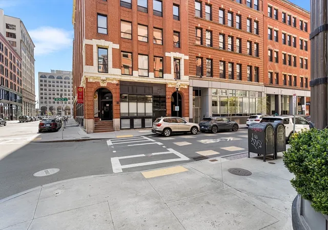 2nd image of 121-123 Bch St, Boston, MA 02111