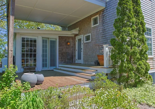 2nd image of 208 Bradford St, Provincetown, MA 02657