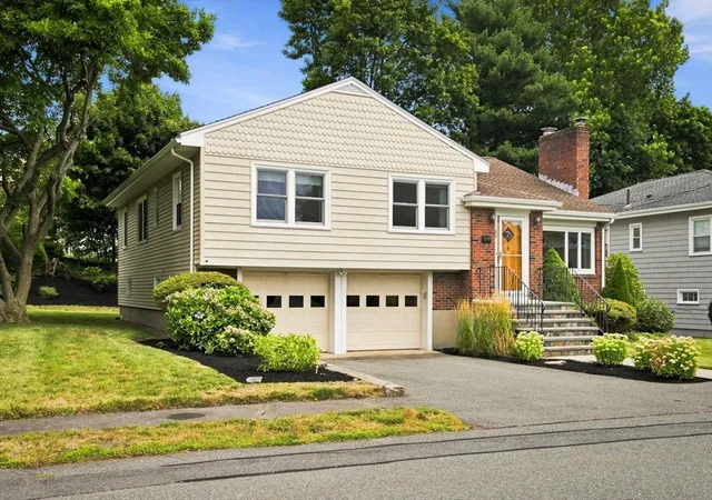 Photo 2 of Sale Pending at 48 Auburndale Rd, Marblehead, MA 01945 | MLS# 73565140 | Listing updated on 2026-08-31