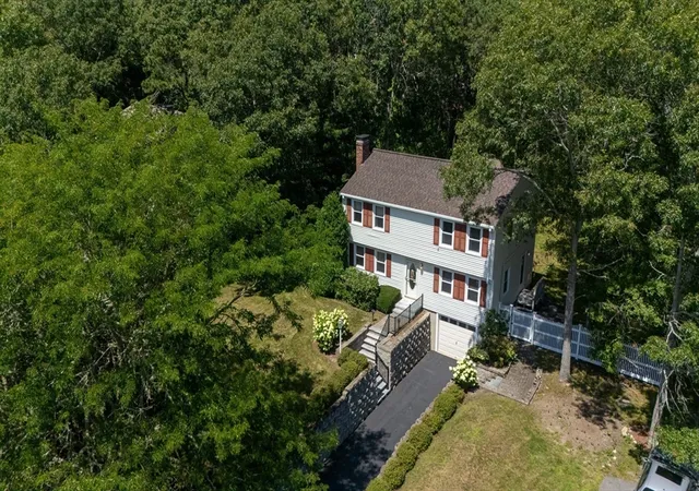 3rd image of 10 Pinehurst Dr, Buzzards Bay, MA 02532 | MLS# 73563215