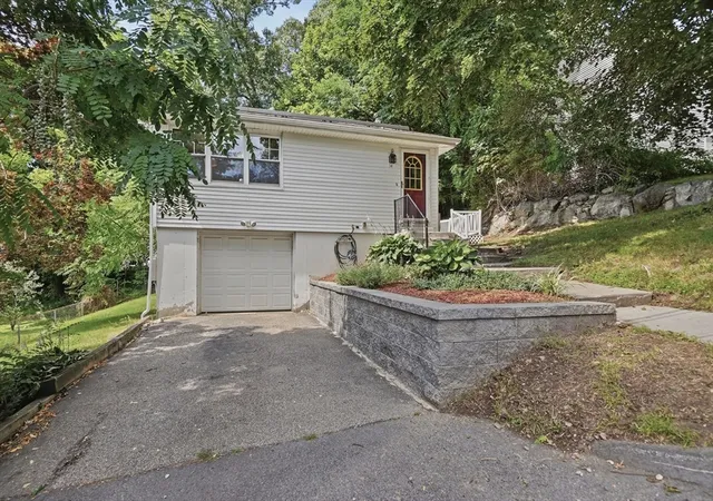 Photo 2 of Sale Pending at 54 Manhattan Rd, Worcester, MA 01602 | MLS# 73562613 | Listing updated on 2026-08-18