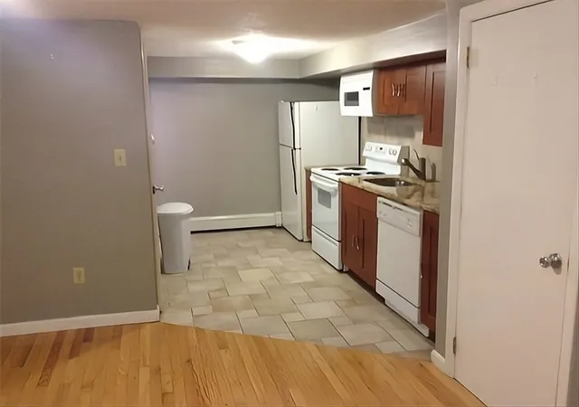 4th image of 42 Bryon Rd #1, Chestnut Hill, MA 02467 | MLS# 73562759