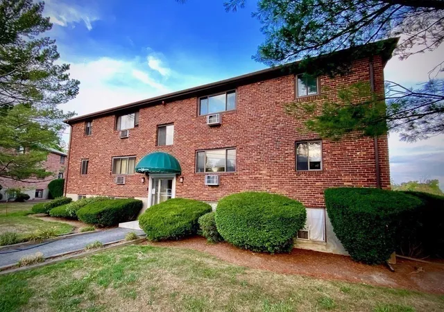 Photo 3 of Condo for sale at 36 Bayview Ter #4, Danvers, MA 01923 | MLS# 73563275 | Listing updated on 2026-09-12