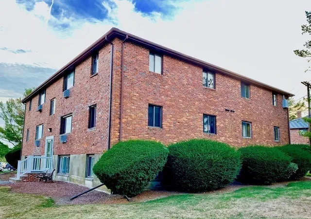 Photo 4 of Condo for sale at 36 Bayview Ter #4, Danvers, MA 01923 | MLS# 73563275 | Listing updated on 2026-09-12