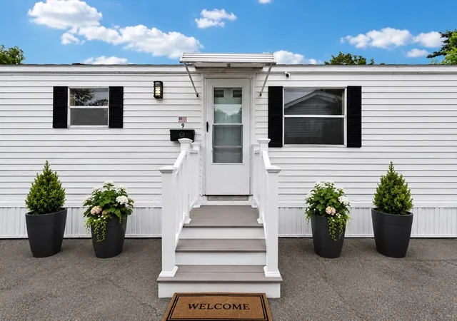 5th image of 170 Rockland #9, Hingham, MA 02043 | MLS# 73558614