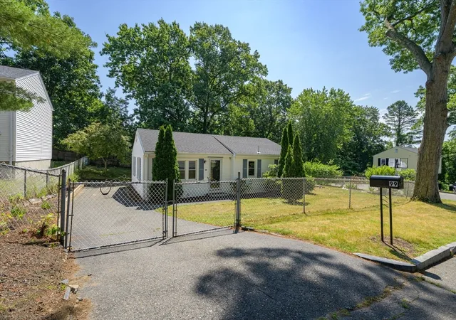 Homes for sale in Springfield, MA | 99 Lakevilla Ave, Springfield, MA 01109 | MLS# 73547598
