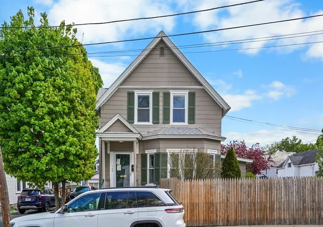 3rd image of 122 S Walker St, Lowell, MA 01851 | MLS# 73516558