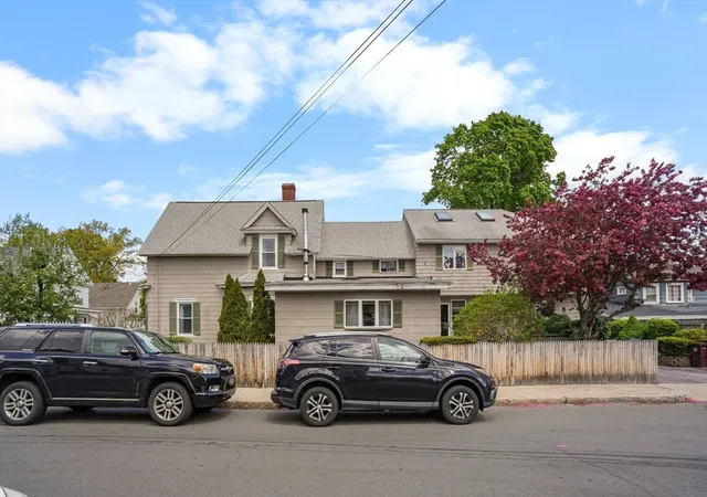 4th image of 122 S Walker St, Lowell, MA 01851 | MLS# 73516558