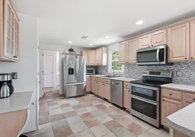 4th image of 26 Long Hill Rd, Georgetown, MA 01833 | MLS# 73524725
