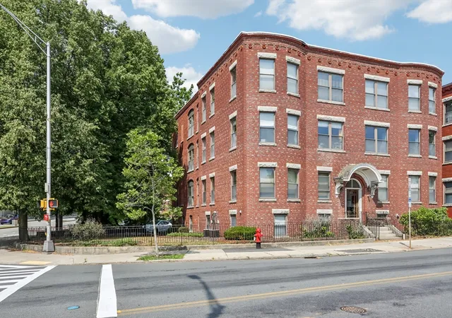 3rd image of 550 Main, Malden, MA 02148