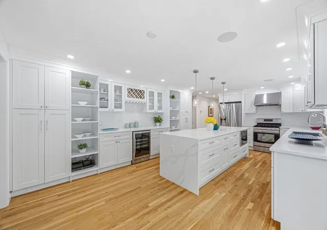 3rd image of 106 Colonial Dr, Andover, MA 01810 | MLS# 73546203