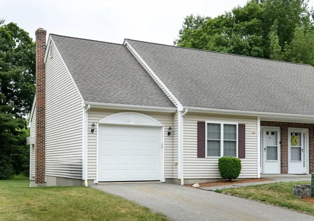 Homes for sale in Rutland, MA | 12 Autumn Woods Dr #12, Rutland, MA 01543 | MLS# 73541063