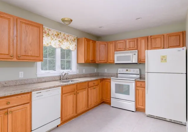 Homes for sale in Rutland, MA | 12 Autumn Woods Dr, Rutland, MA 01543
