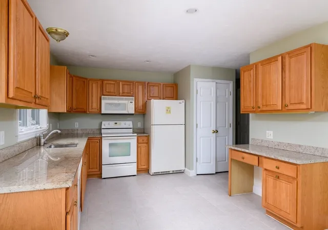 Homes for sale in Rutland, MA | 12 Autumn Woods Dr, Rutland, MA 01543