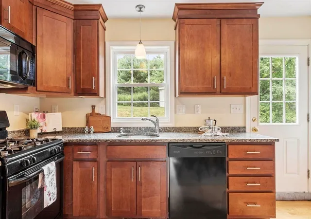 5th image of 8 Bradley Dr #C, Groton, MA 01450 | MLS# 73565989