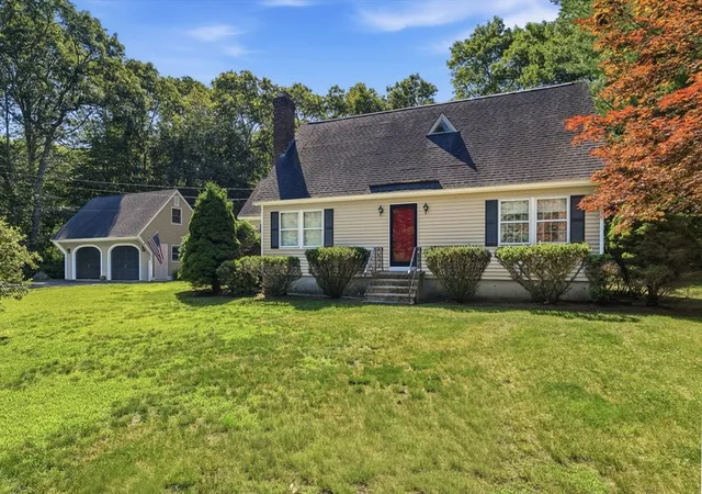 2nd image of 83 Stoney Hollow Rd, Tiverton, RI 02878 | MLS# 73549138