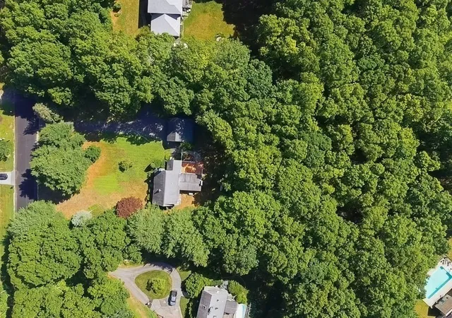 3rd image of 83 Stoney Hollow Rd, Tiverton, RI 02878 | MLS# 73549138