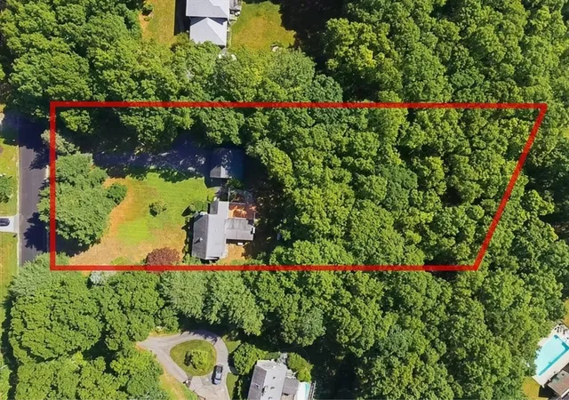 4th image of 83 Stoney Hollow Rd, Tiverton, RI 02878 | MLS# 73549138