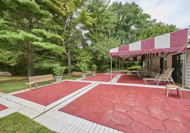 2nd image of 250 Hammond Pond Pkwy, Newton, MA 02467