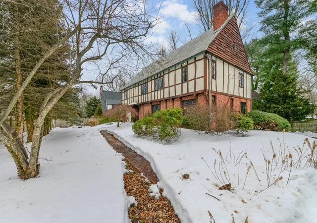 1st image of 764 Hammond St, Chestnut Hill, MA 02467 | MLS# 73482825