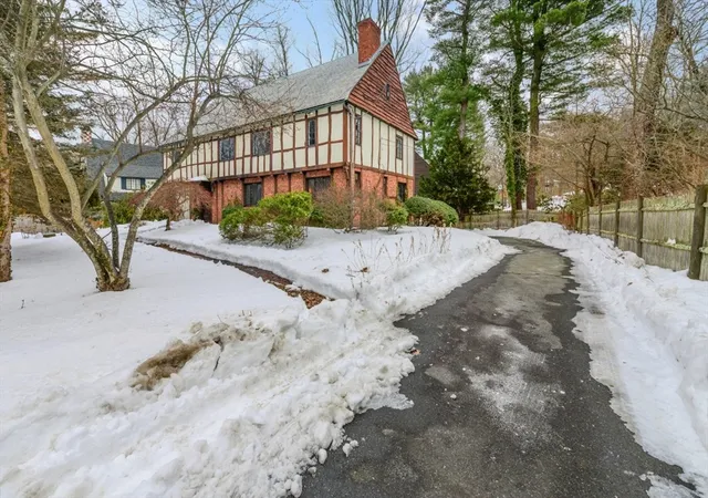 2nd image of 764 Hammond St, Chestnut Hill, MA 02467 | MLS# 73482825