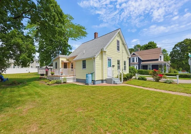2nd image of 98 Pleasant St, Franklin, MA 02038 | MLS# 73562018