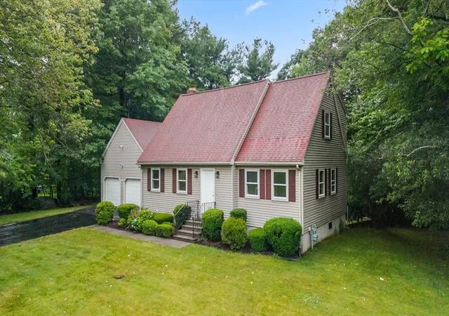 2nd image of 29 Rawson Hill Dr, Shrewsbury, MA 01545 | MLS# 73538286