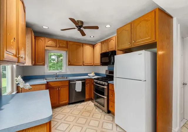 Photo 4 of Single family home for sale at 287 Haverhill St, North Reading, MA 01864 | MLS# 73562590 | Listing updated on 2026-10-07