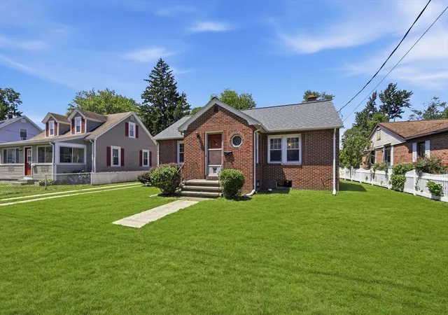 35th image of 52 Felix St, Chicopee, MA 01020 | MLS# 73549077