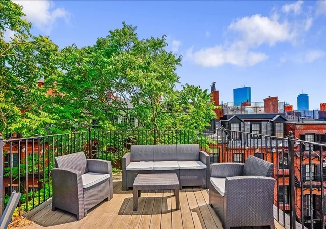 11th image of 130 Myrtle St, Boston, MA 02114 | MLS# 73512642