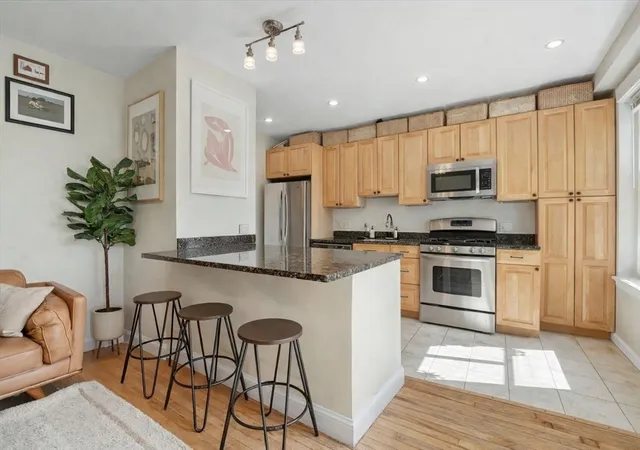 2nd image of 130 Myrtle St, Boston, MA 02114