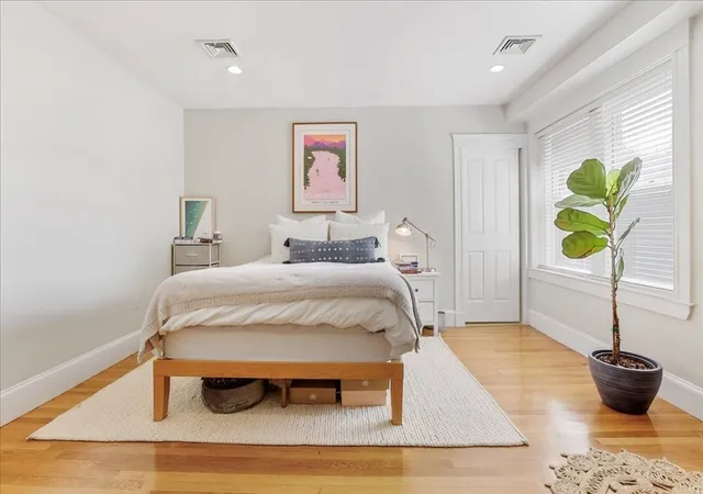 3rd image of 130 Myrtle St, Boston, MA 02114