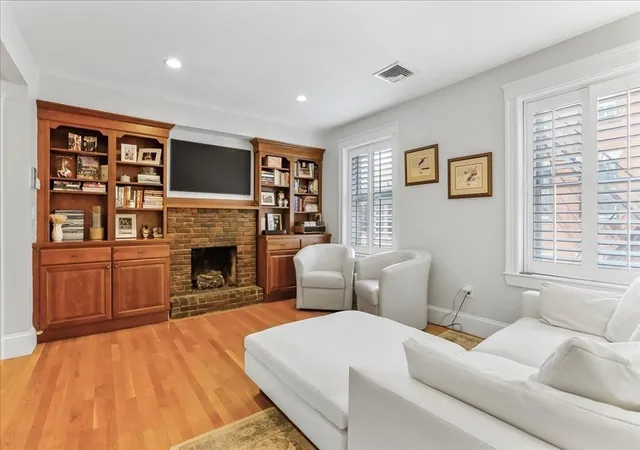 4th image of 130 Myrtle St, Boston, MA 02114