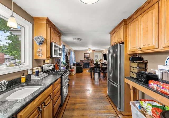 3rd image of 23 Mifflin Dr, North Andover, MA 01845 | MLS# 73541170