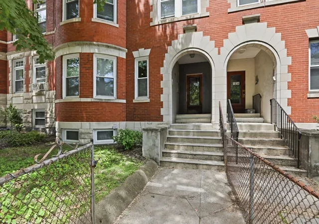 2nd image of 1896 Beacon St, Brookline, MA 02445
