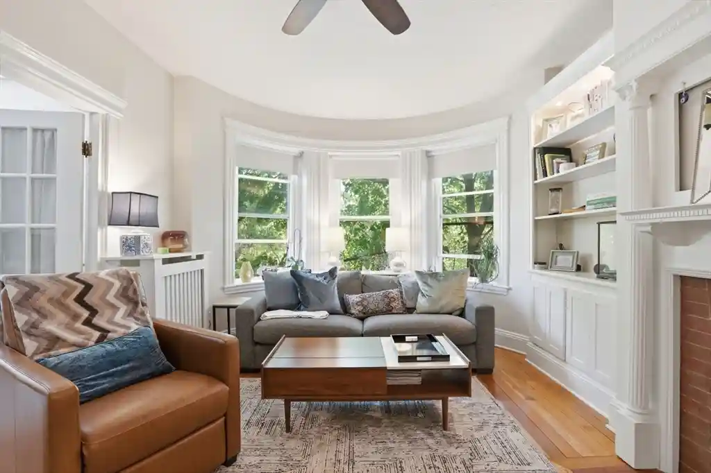 Listing Photo 2 - Condo for sale in 1896 Beacon St located at 1896 Beacon St, Brookline, MA 02445 - Unit #PH3