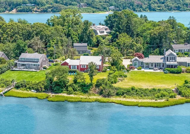 3rd image of 36 Hines Point Rd, Vineyard Haven, MA 02568 | MLS# 73564072