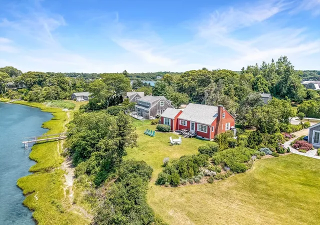 5th image of 36 Hines Point Rd, Vineyard Haven, MA 02568 | MLS# 73564072
