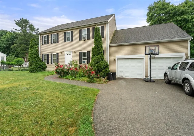 Homes for sale in Stoughton, MA | 86 Oakland St, Stoughton, MA 02072 | MLS# 73541408