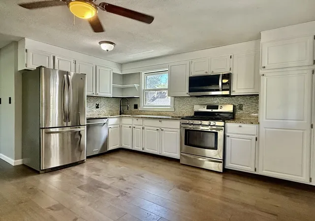 4th image of 14 Greenville St, Billerica, MA 01821 | MLS# 73537525