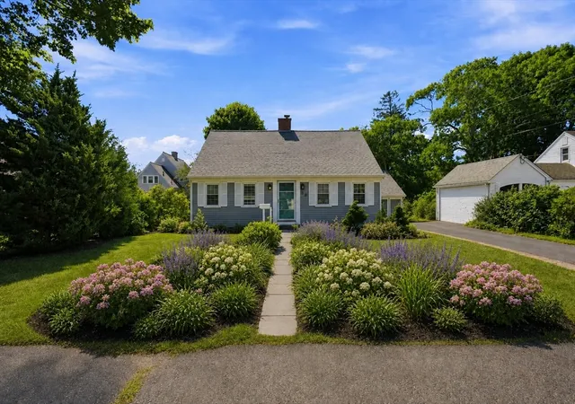 2nd image of 35 Walnut St, Barnstable, MA 02601 | MLS# 73569624