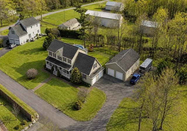 3rd image of 6 Angle Ct, Westport, MA 02790 | MLS# 73527301