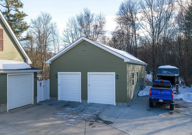 5th image of 6 Angle Ct, Westport, MA 02790 | MLS# 73527301